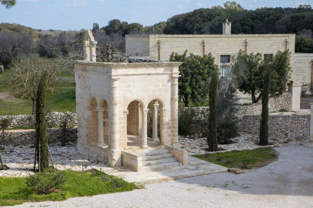 In campagna il tempo trascorre silenzioso. 
Il soggiorno nella nostra Masseria è un viaggio ricco di conoscenza e scoperta, ma con i ritmi di un tempo.

Masseria Lilei, Natural stay. 
📩 reservation@masserialilei.it
☎️ 0832 19 81 379

#masserialilei #masseriepugliesi #masseriesalento #masseriepuglia #weareinsalento #salento #puglia #apulia #agriturismoitalia #agriturismosalento #luxurydestination  #luxurytravels #luxurytraveladvisor #luxurystay #travelgoals #visitsalento #italy #salentonight #takemethere #hospitality #luxuryhotel #vivosalento #italian_trips #volgolecce #igersalento