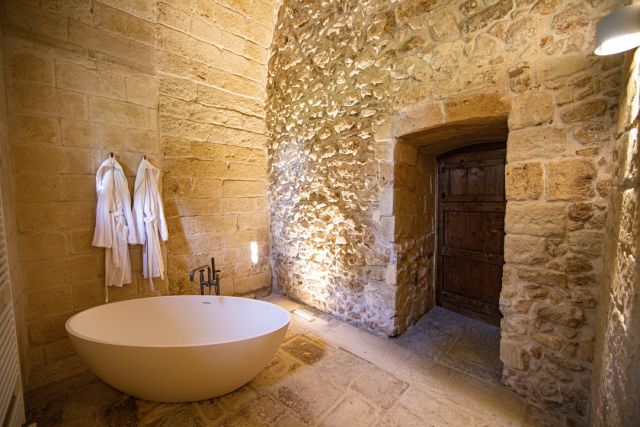 Le volte a padiglione, il pavimento in cocciopesto e il grande camino della suite raccontano la storia più antica della nostra Masseria. 

Immergiti e concediti un momento di relax nella storia! 

Masseria Lilei, Natural stay.
📩 reservation@masserialilei.it
☎️ 0832 19 81 379

#masserialilei #naturalstay #masseriepugliesi #masseriesalento #masseriepuglia #weareinsalento #salento #puglia #apulia #agriturismoitalia #agriturismosalento #luxurydestination  #luxurytravels #luxurytraveladvisor #luxurystay #travelgoals #visitsalento #italy #salentonight #takemethere #hospitality #luxuryhotel #vivosalento #italian_trips #volgolecce #igersalento